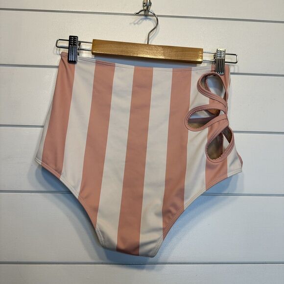 Kortni Jeane Swimsuit Small Medium Pink Black White Cut Out Flower Skirt Top - Picture 11 of 16